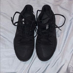 kids kyrie irving basketball shoes